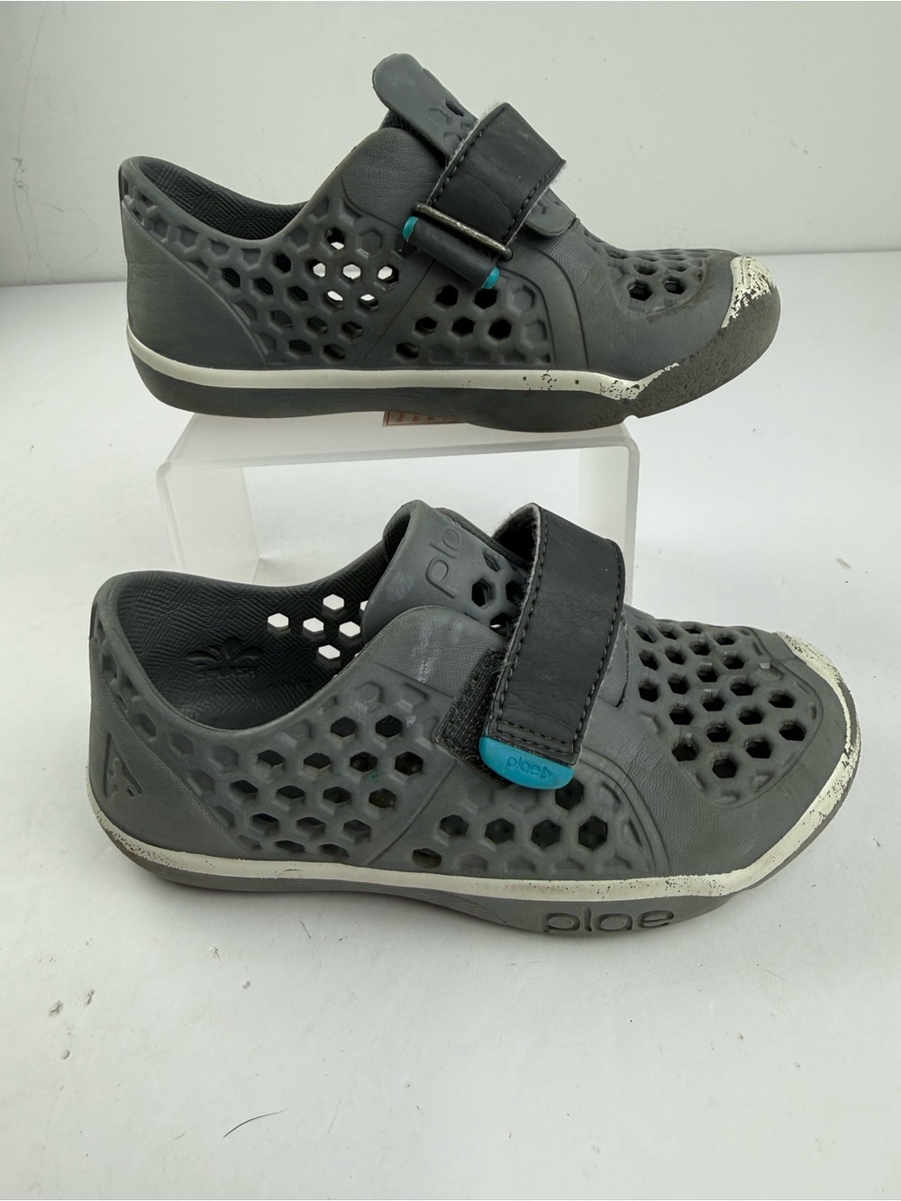 Plae Shoes Mimo Water Sneakers Gray Kids Sz 10 SEE ALL.